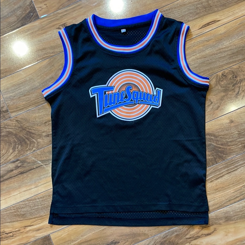 Medium tune squad, Bugs Bunny tank basketball top from the space jam movie